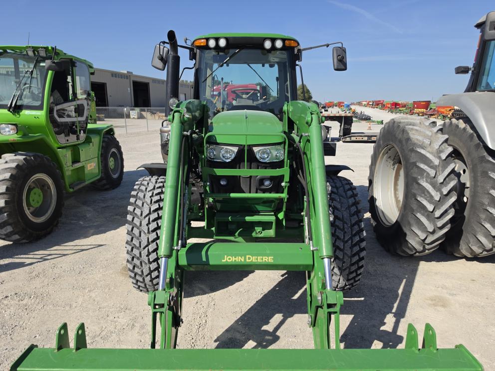 Image for 2017 John Deere 6130M
