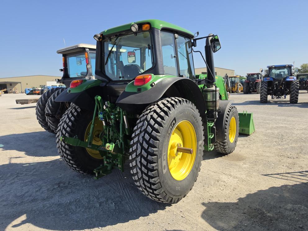 Image for 2017 John Deere 6130M