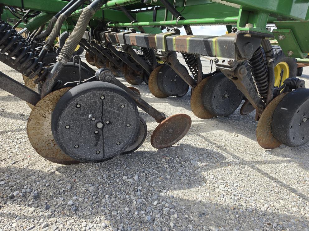 Image for 1997 John Deere 1560
