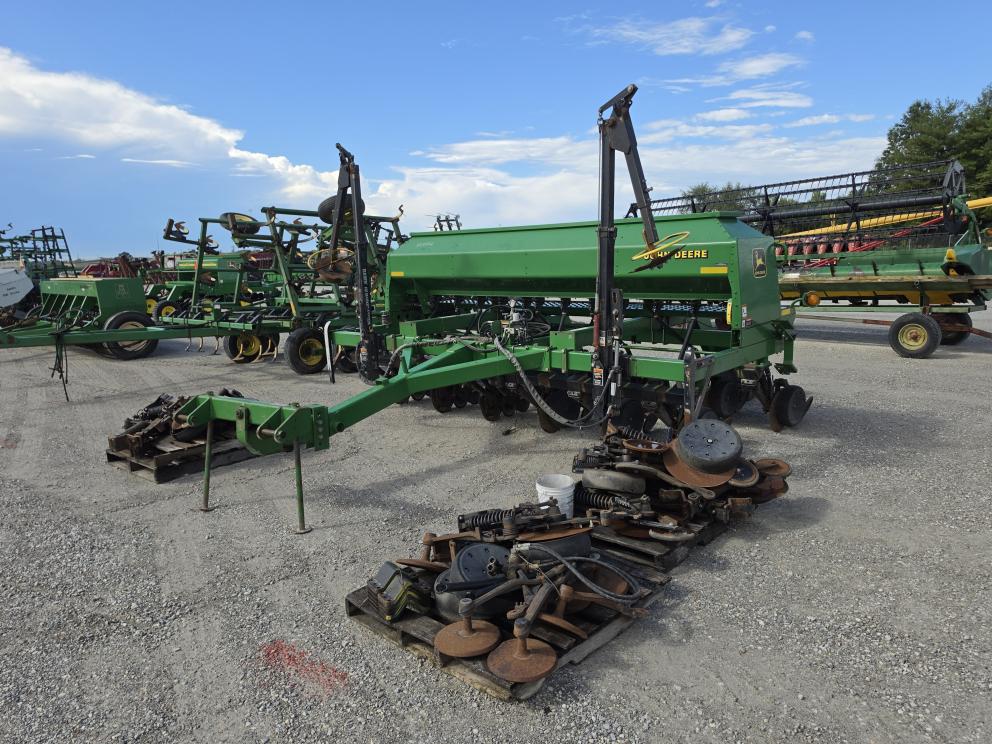 Image for 1997 John Deere 1560