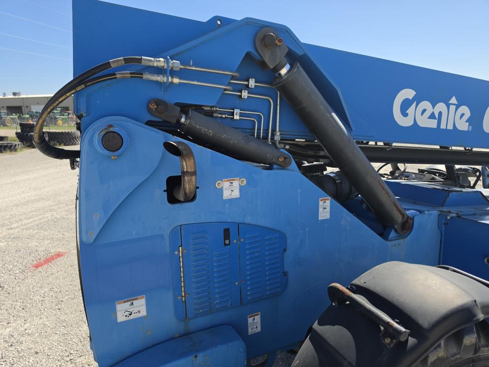 Image for 2019 Genie GTH-1056
