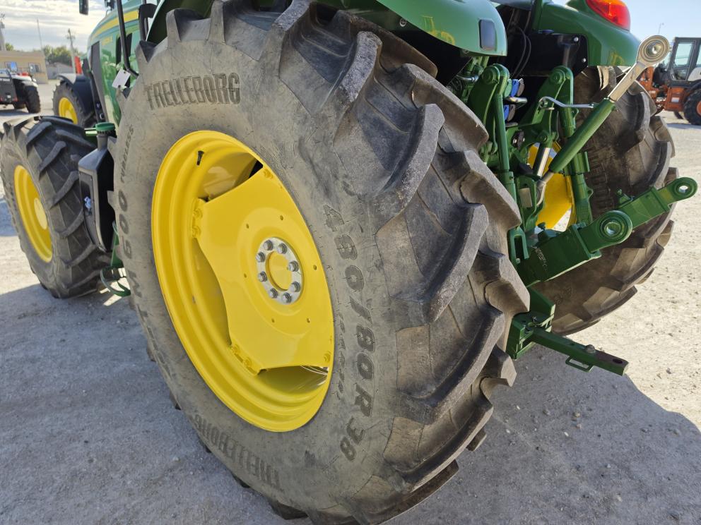 Image for 2023 John Deere 6105E