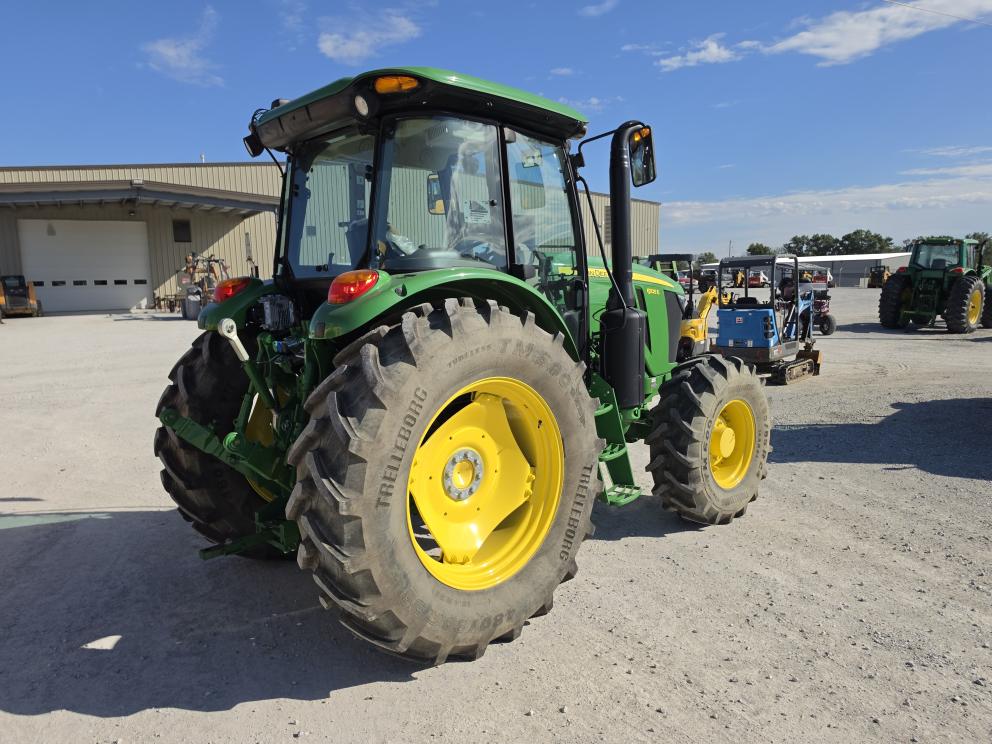 Image for 2023 John Deere 6105E