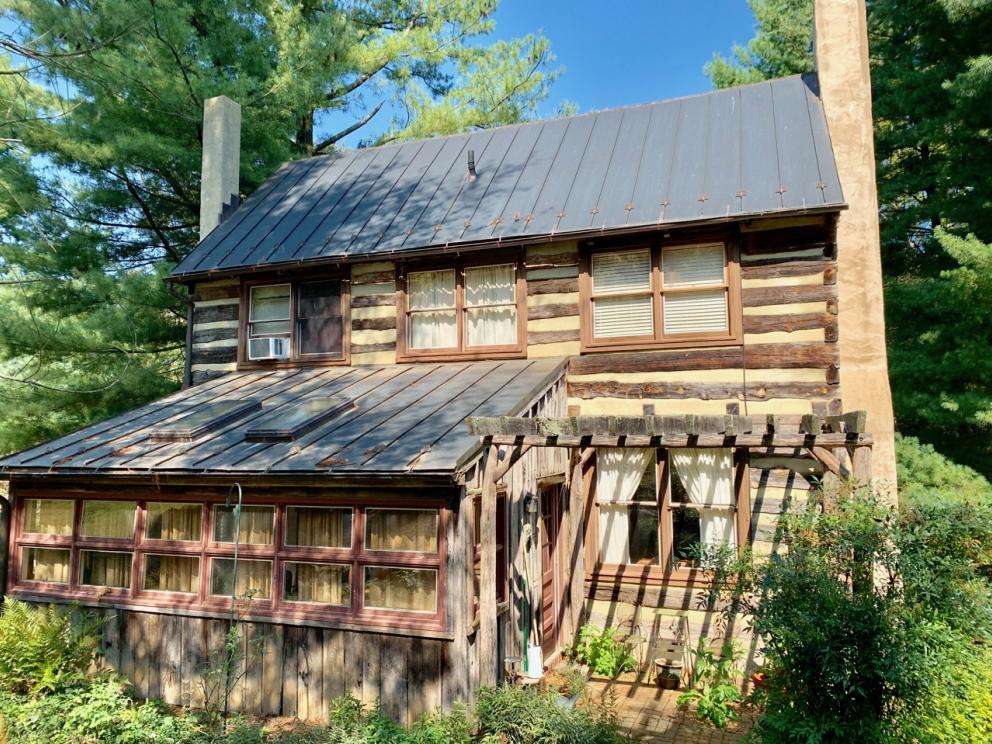 REAL ESTATE AUCTION Historic 2 BR/2 BA Log Cabin on 6 +/ Acres in Loudoun County, VA
