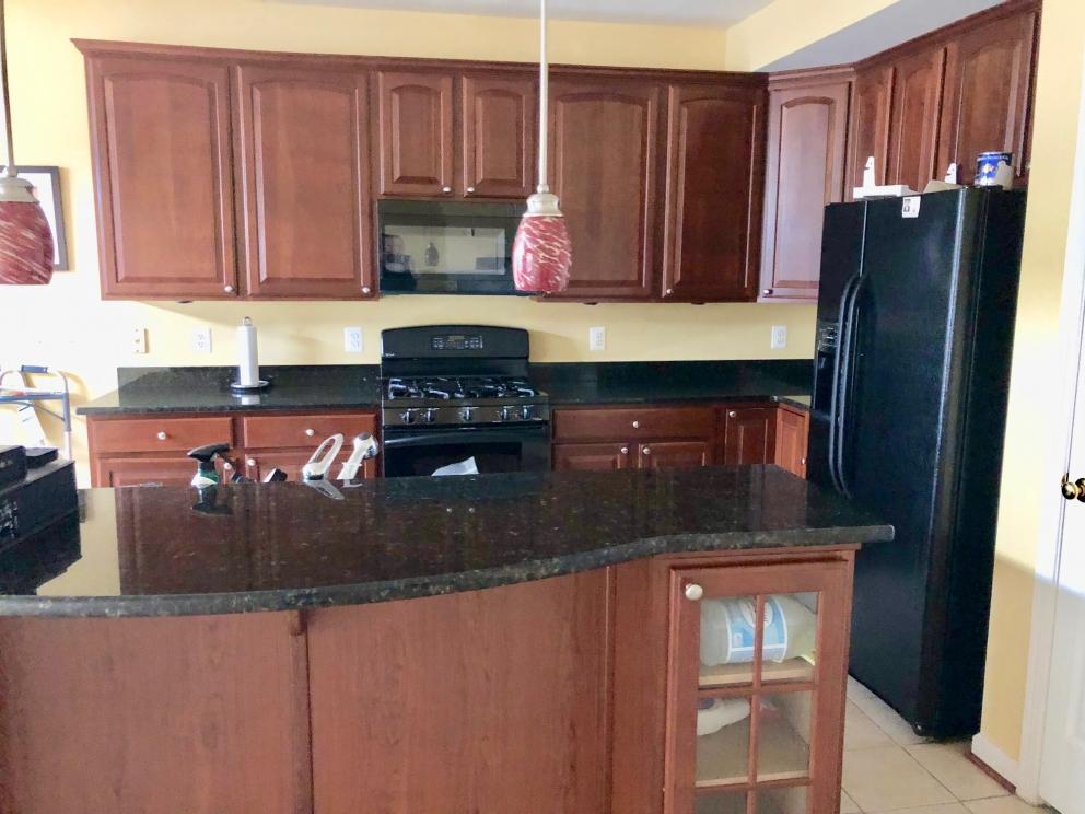 ONLINE REAL ESTATE 3 BR/2.5 BA Townhome Style Condo in Kirkpatrick