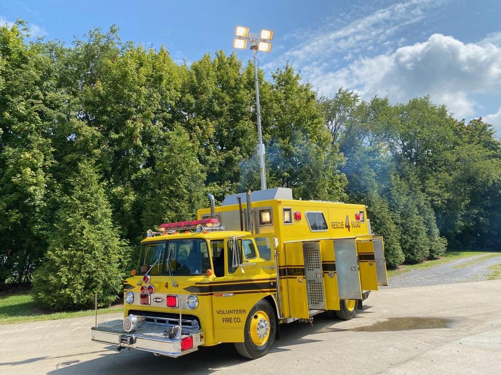 Image for LIVE AND ONLINE - 1990 Peterbilt Rollback, 1997 International Service Truck, Snap On Tools