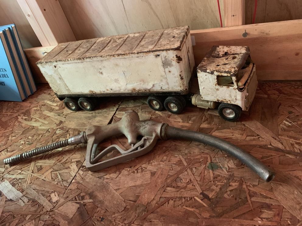 Image for LIVE - Large White Sulphur Estate