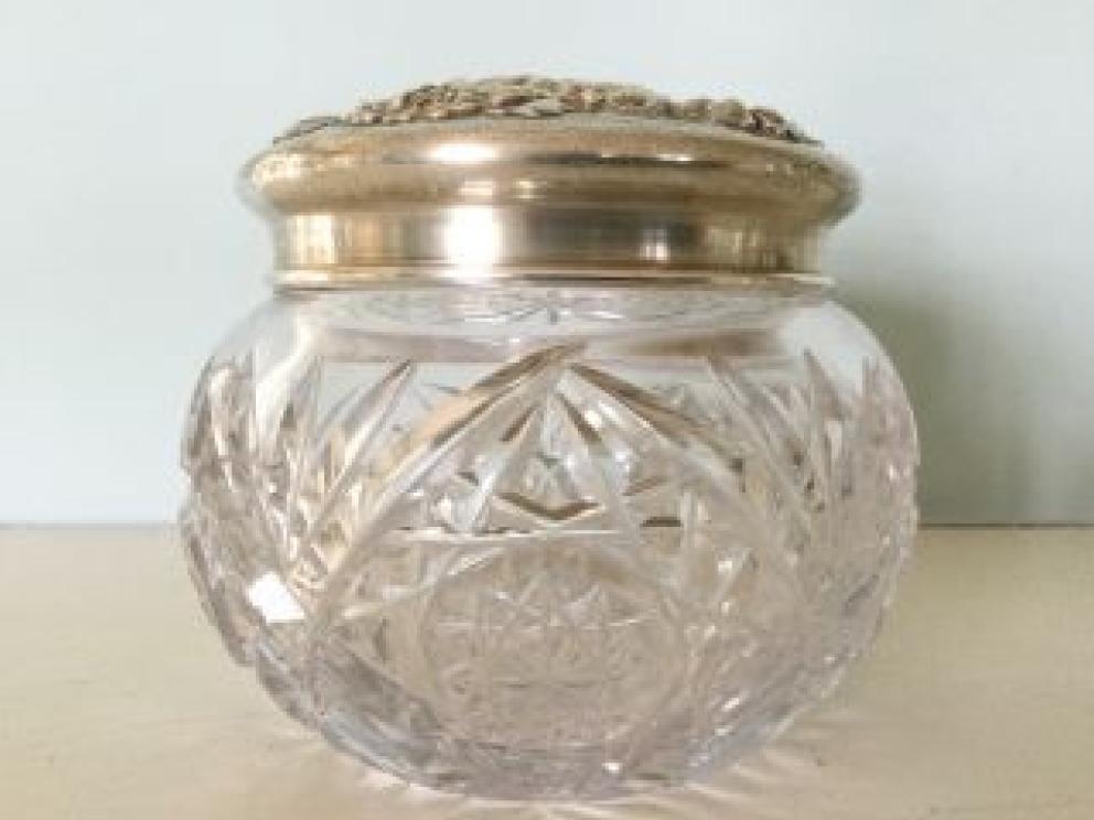 Image for Contents of Luxury Lake Home