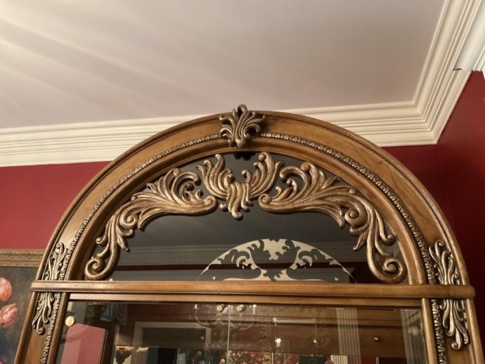 Image for Beautiful and Majestic Display Cabinets