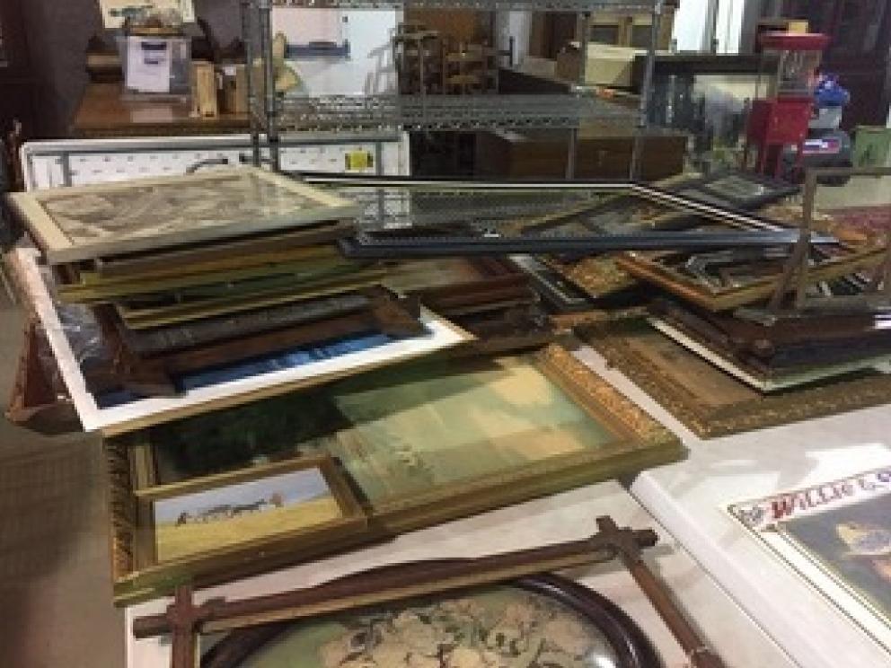 Image for Synan Decorative Art Auction