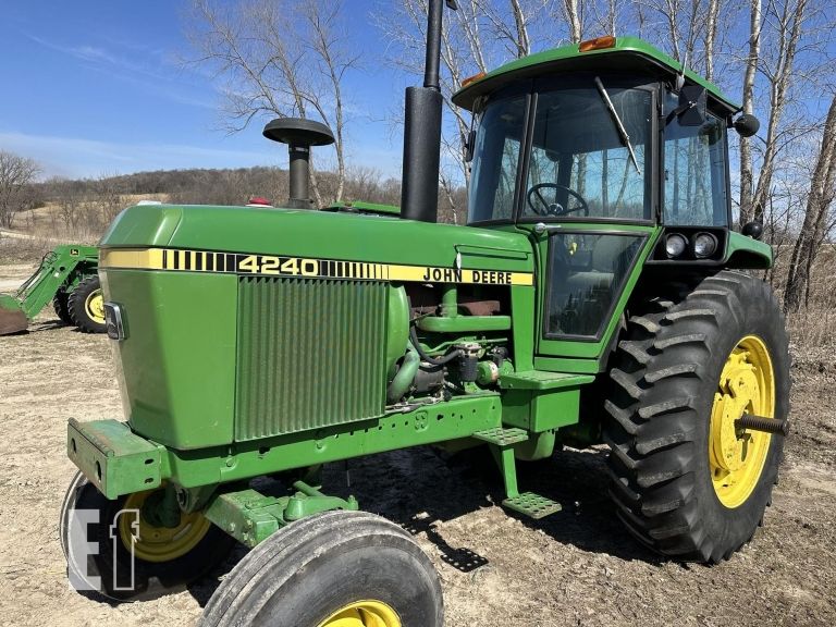 View Gallery: JD 42420 | 3200 hrs | $42,090