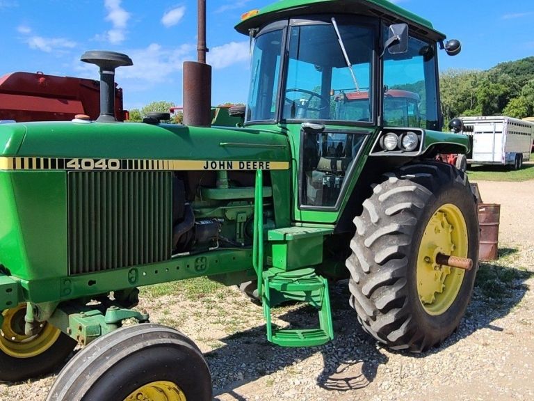 View Gallery: 1982 JD 4040 | 5000 Hours | $30,000