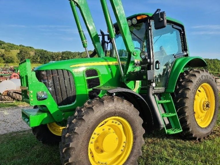 View Gallery: 2010 JD 7330 Premium MFD | 500 Hrs | $143,000