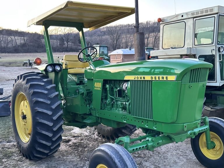 View Gallery: JD 4000 | $27,500