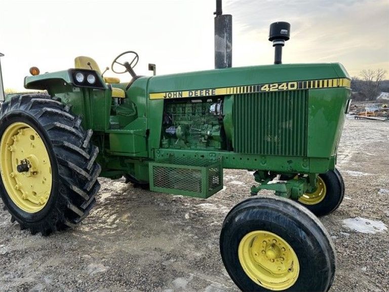 View Gallery: JD 4240 Open | $33,000 | Hanus Retirement-Traer, IA