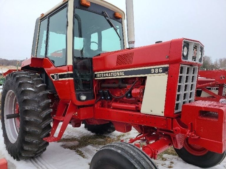 View Gallery: International 986 | 3900 Hrs | $20,500