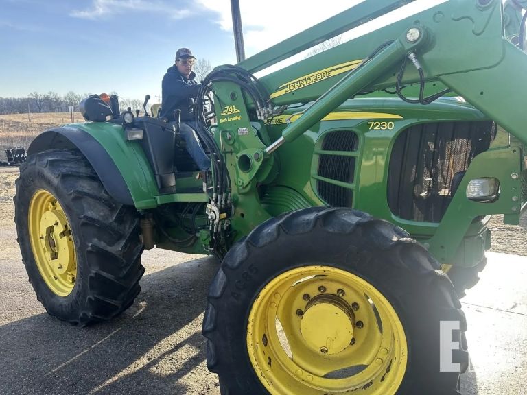 View Gallery: JD 7320 Open 3200 hrs | $78,500