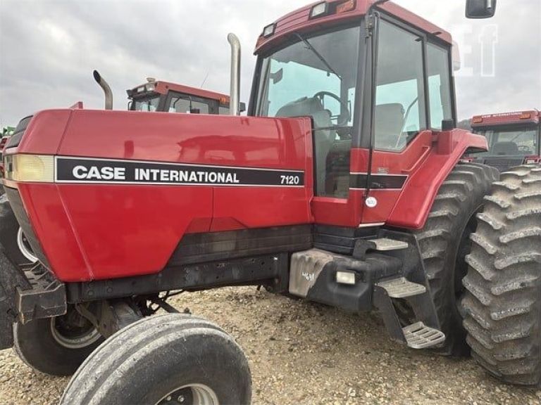 View Gallery: CASE IH 7120 MAGNUM | $45,000