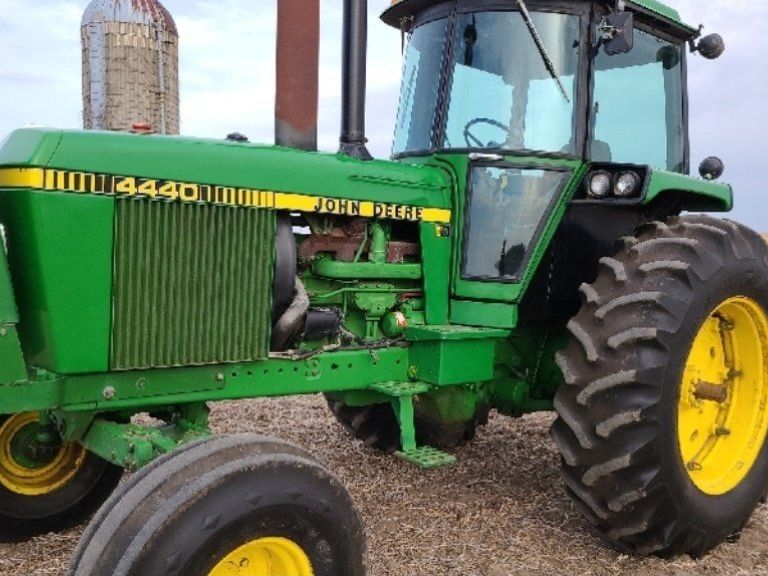 View Gallery: 1982 JD 4440 Quad Range | $67,000