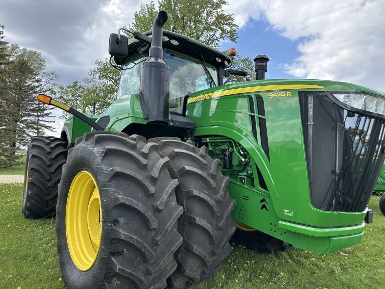 View Gallery: 2016 JD 9420R with 122 hrs | 321,500