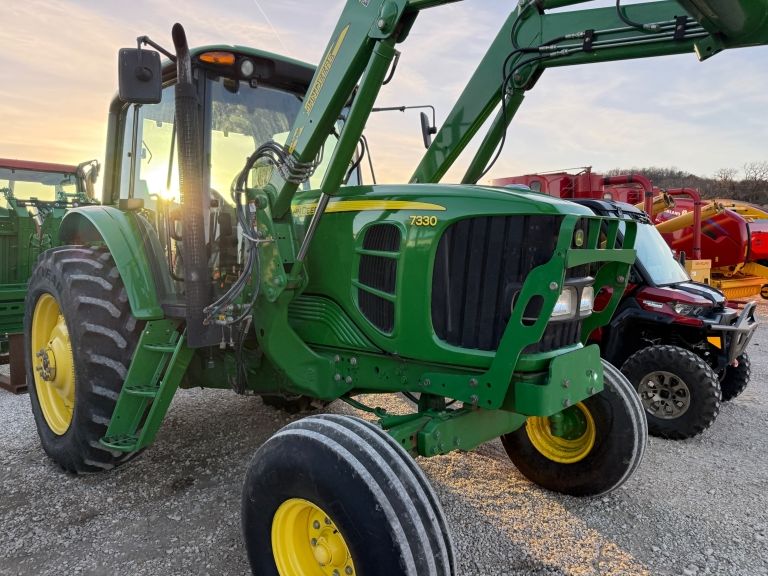 View Gallery: 2009 JD 7330 w Loader | 70,000