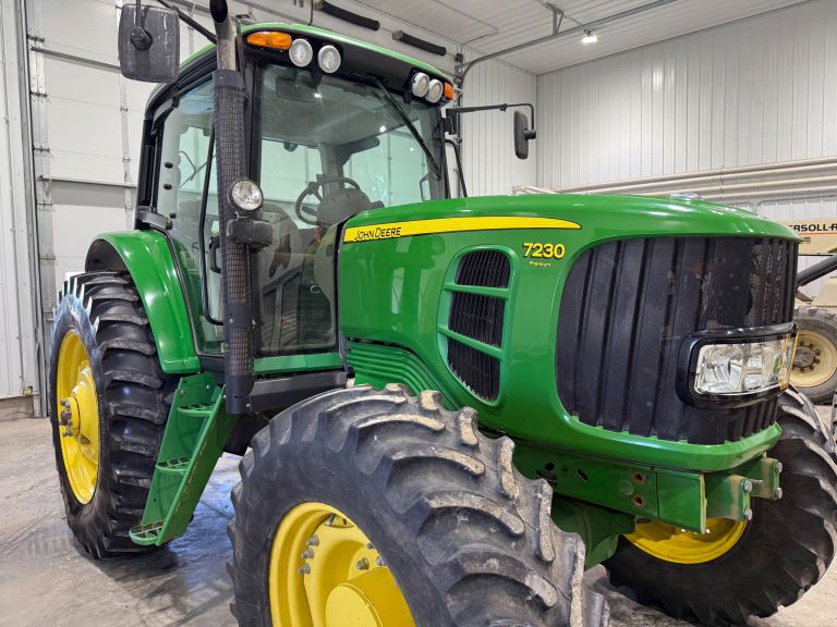 View Gallery: 2012 John Deere 7230 Premium | 90,000