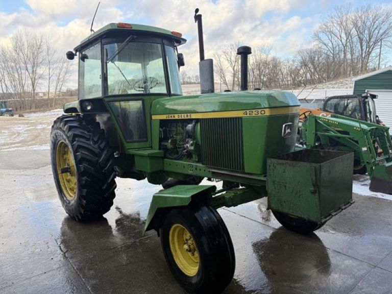 View Gallery: John Deere 4230 | 24,000