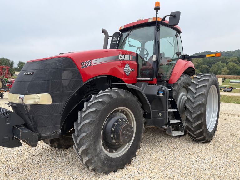 View Gallery: Case IH Magnum 235 | 104,000