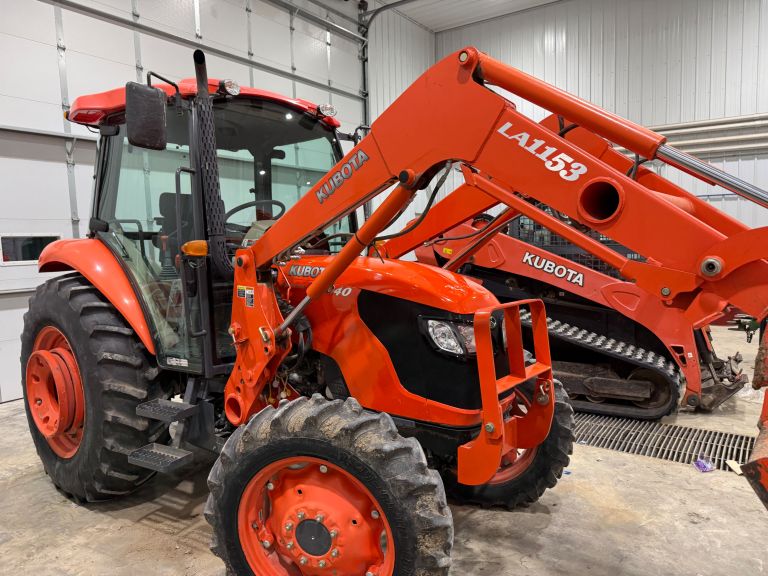 View Gallery: Kubota M7040 with LA1153 Loader | 37,000