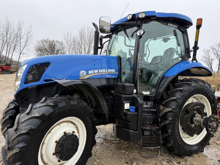 View Gallery: New Holland T7.235 | 60,000