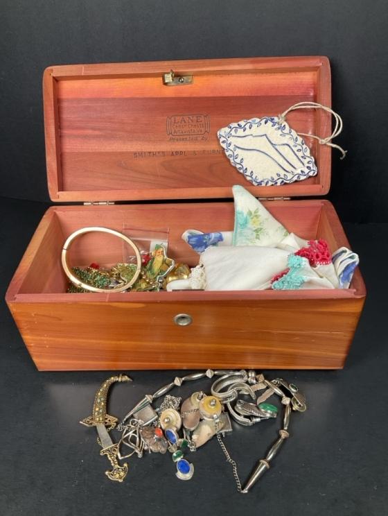 Image for Join the Herd Downsizing in Goodview