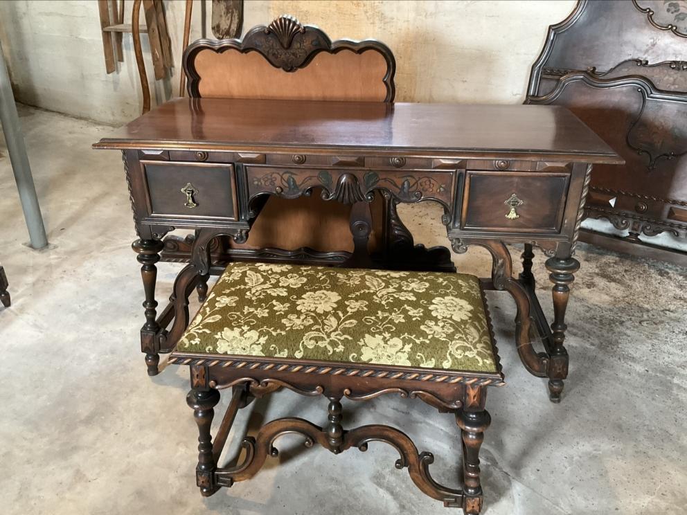 Image for The Roanoke Elegance Estate: Jewelry, Silver, Art & Antiques