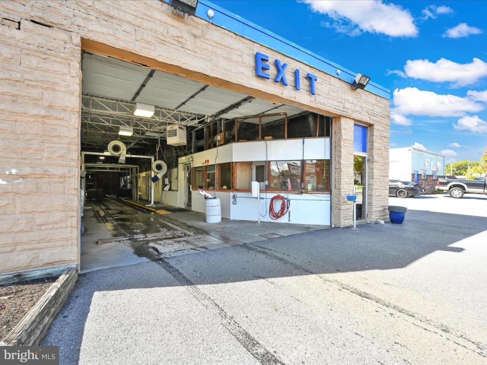 Image for Commercial Real Estate Auction - Established Drive Through Car Wash with Additional Parcels