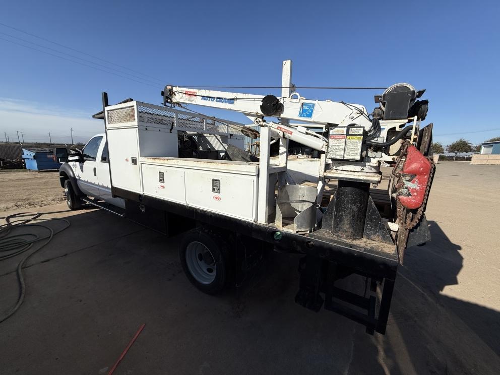Image for 2016 Ford F-550 Crew Cab 4x4 Flatbed Truck