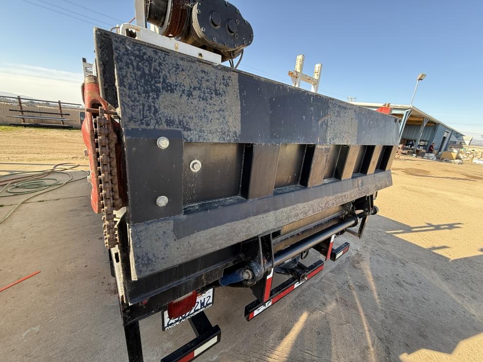 Image for 2016 Ford F-550 Crew Cab 4x4 Flatbed Truck