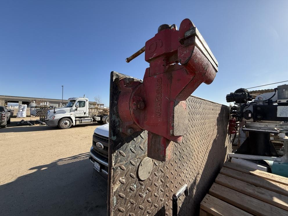 Image for 2016 Ford F-550 Crew Cab 4x4 Flatbed Truck