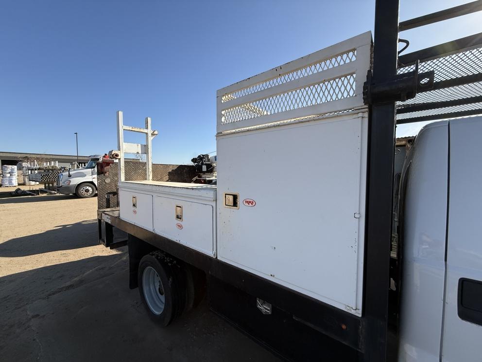 Image for 2016 Ford F-550 Crew Cab 4x4 Flatbed Truck
