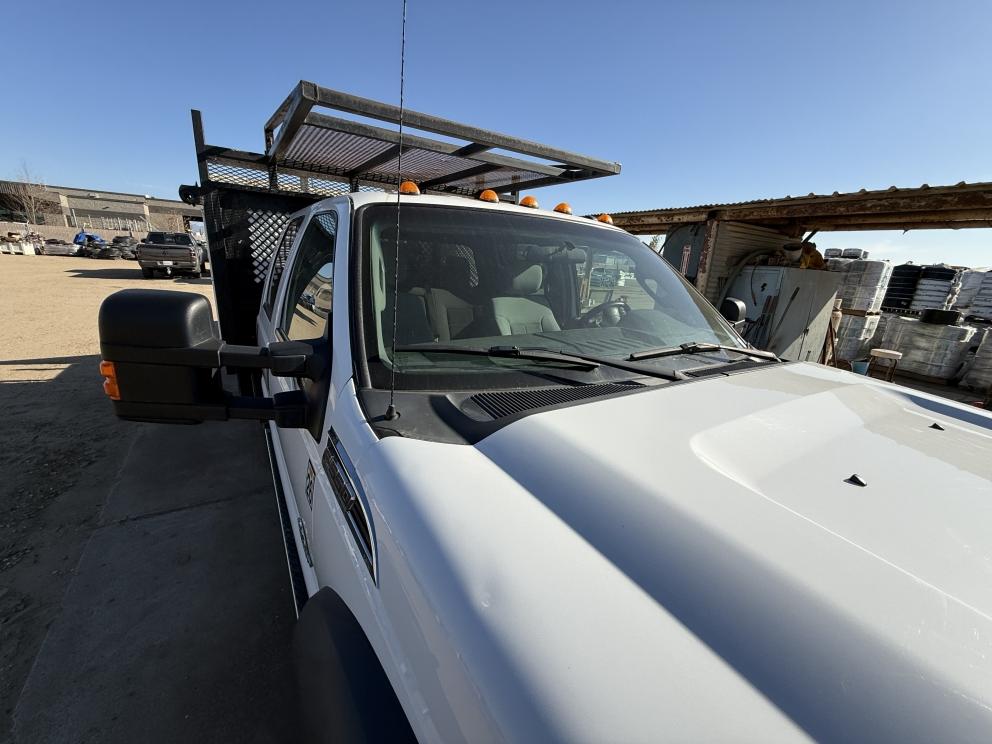 Image for 2016 Ford F-550 Crew Cab 4x4 Flatbed Truck