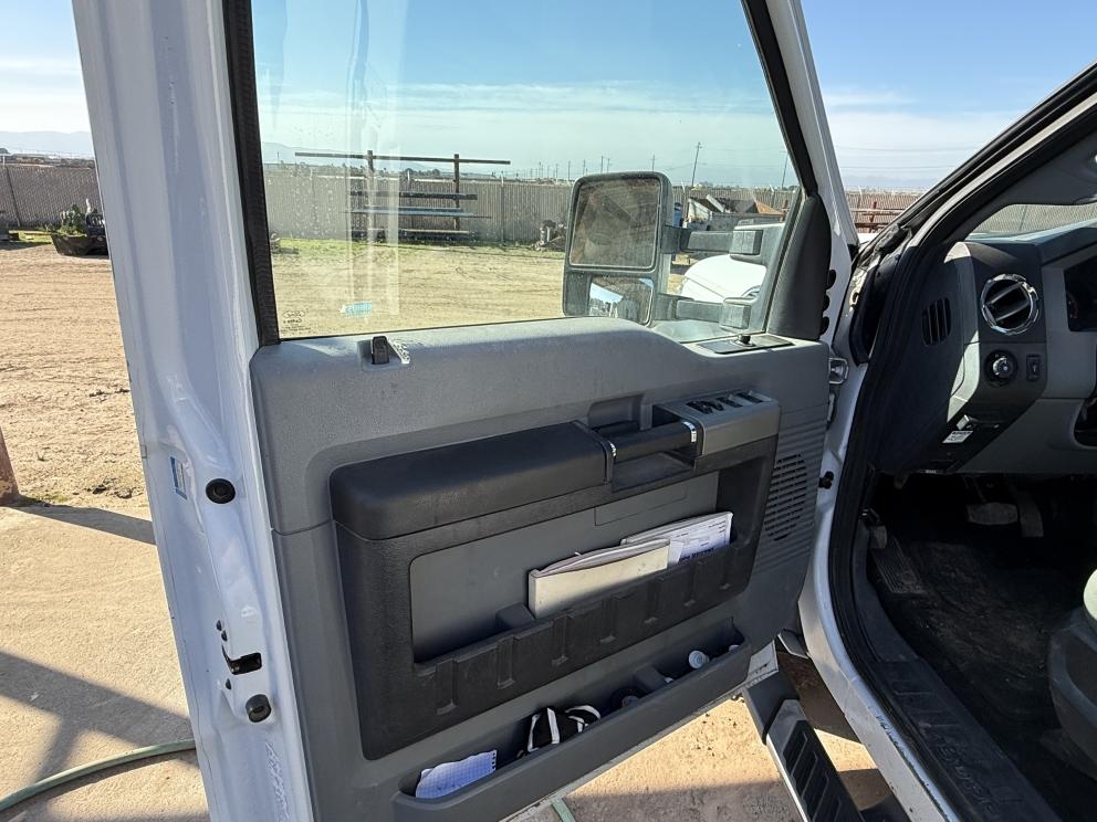 Image for 2016 Ford F-550 Crew Cab 4x4 Flatbed Truck