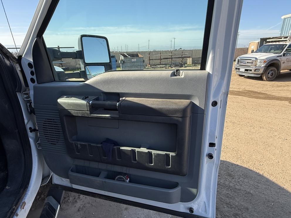 Image for 2016 Ford F-550 Crew Cab 4x4 Flatbed Truck