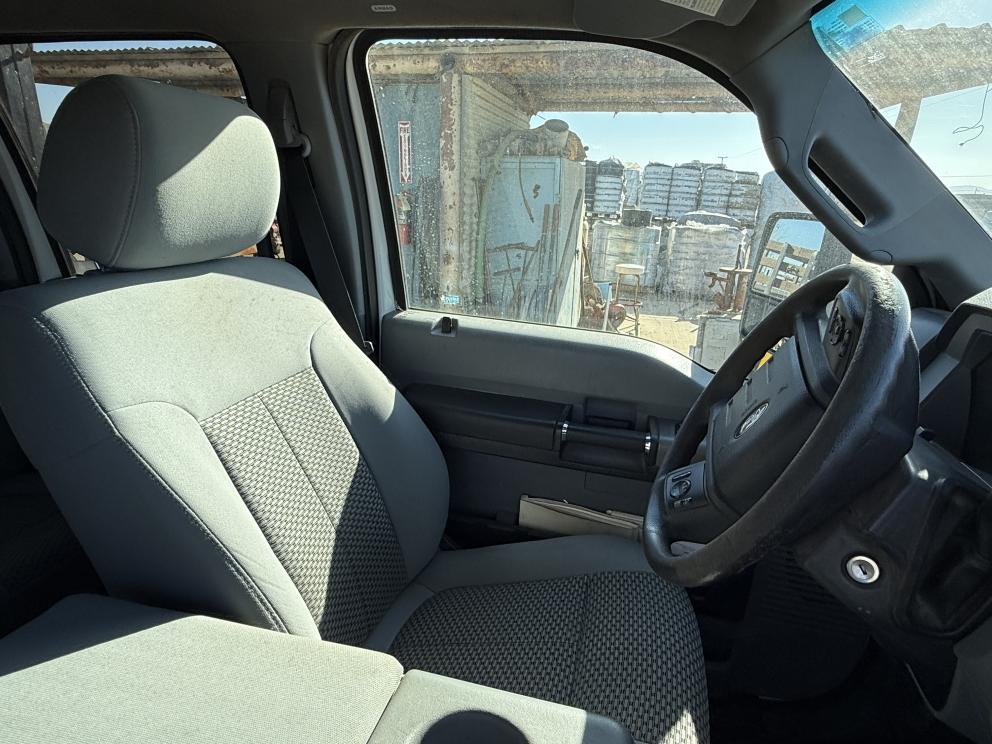 Image for 2016 Ford F-550 Crew Cab 4x4 Flatbed Truck