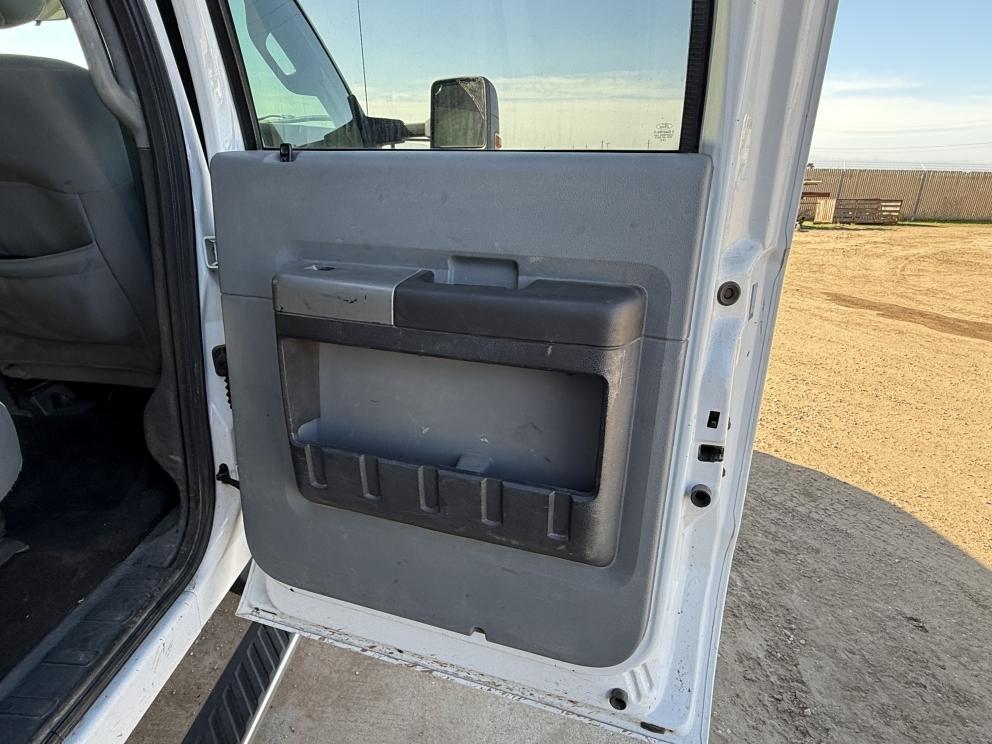 Image for 2016 Ford F-550 Crew Cab 4x4 Flatbed Truck