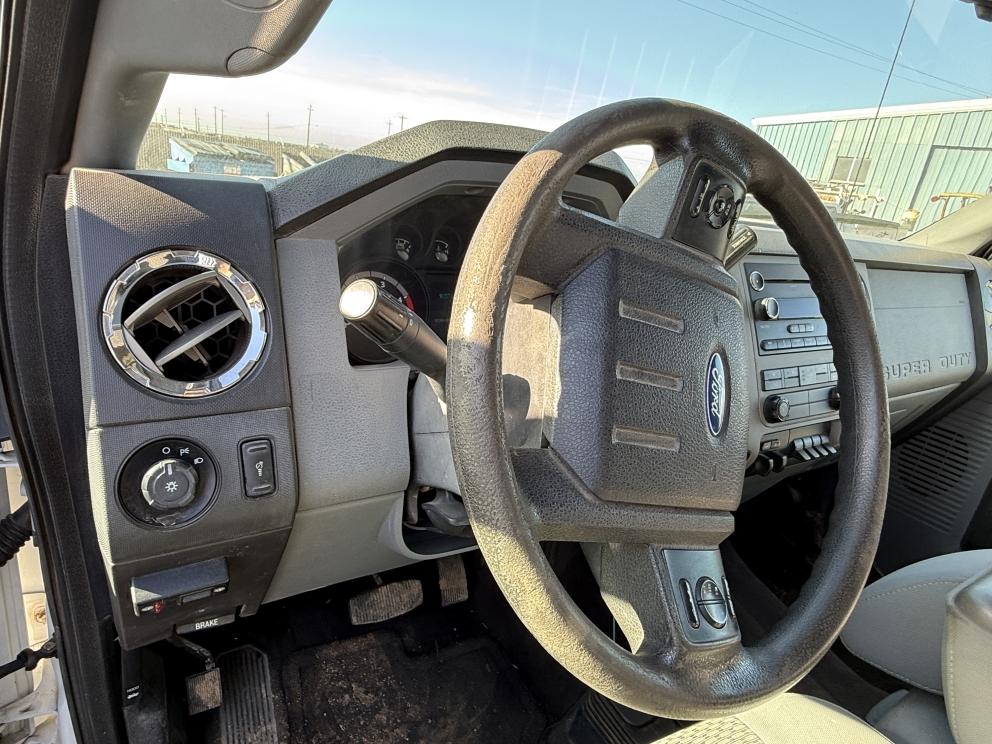 Image for 2016 Ford F-550 Crew Cab 4x4 Flatbed Truck