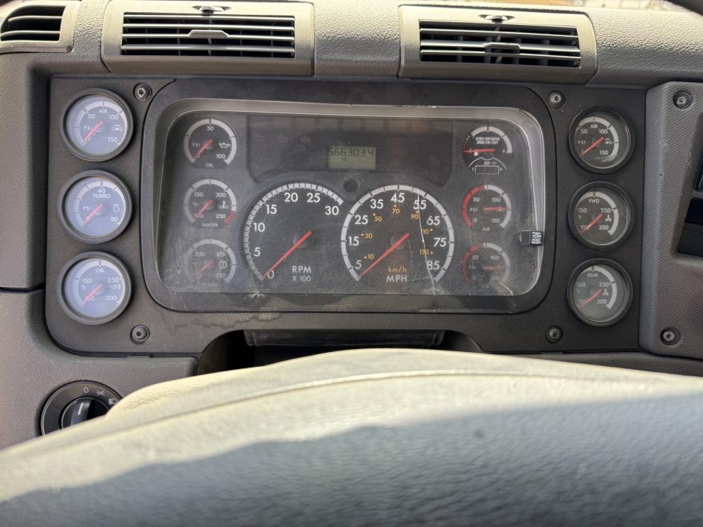 Image for 2012 Freightliner Cascadia 4000 Gal Nurse Truck