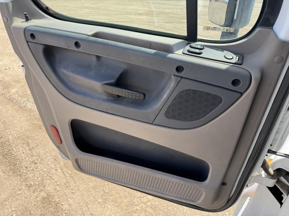 Image for 2012 Freightliner Cascadia 4000 Gal Nurse Truck