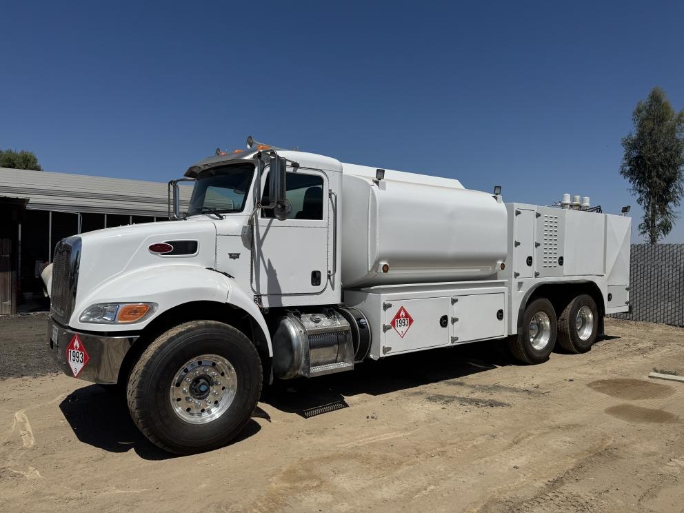 Image for 2016 Peterbilt 348 T/A Fuel & Lube Truck