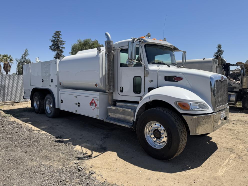 Image for 2016 Peterbilt 348 T/A Fuel & Lube Truck