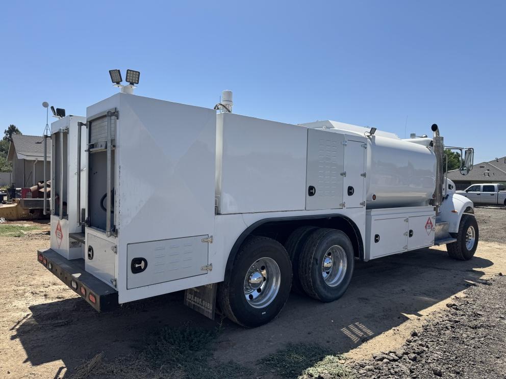 Image for 2016 Peterbilt 348 T/A Fuel & Lube Truck