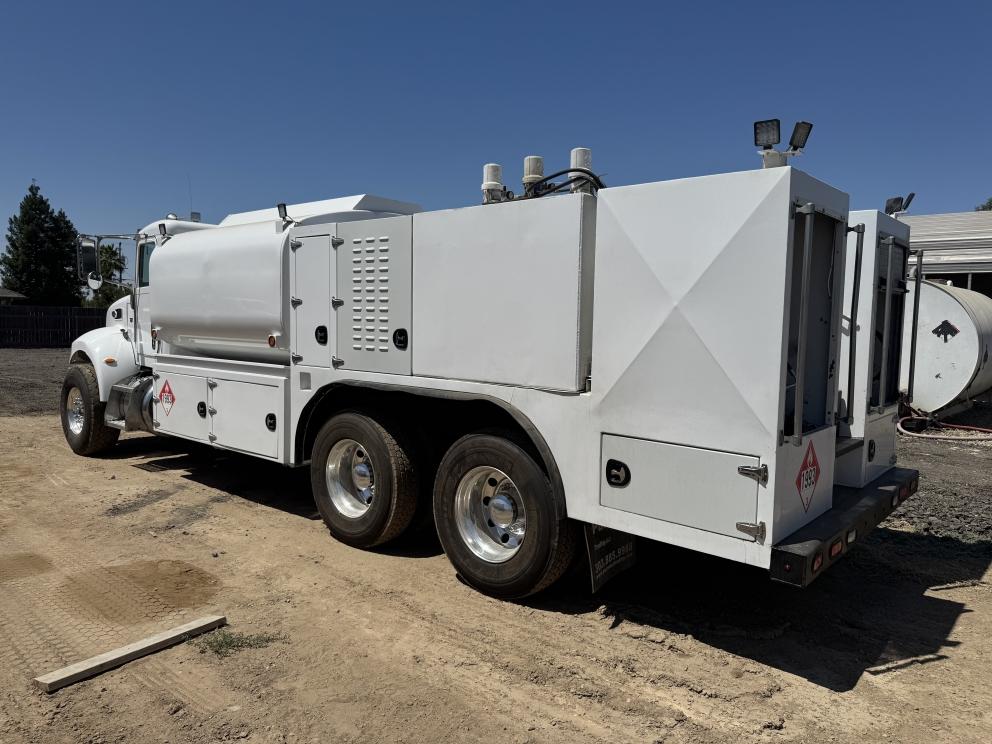 Image for 2016 Peterbilt 348 T/A Fuel & Lube Truck