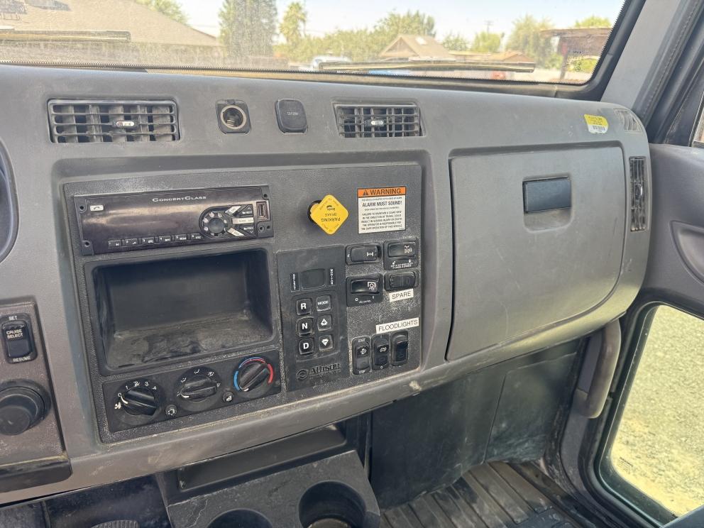 Image for 2016 Peterbilt 348 T/A Fuel & Lube Truck